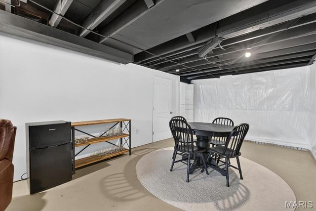 6235 Dexter Drive, St Louis, MO 63123