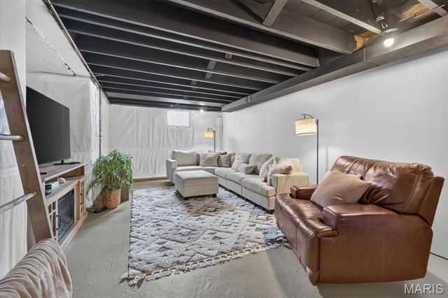 6235 Dexter Drive, St Louis, MO 63123