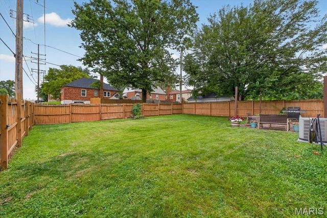6235 Dexter Drive, St Louis, MO 63123