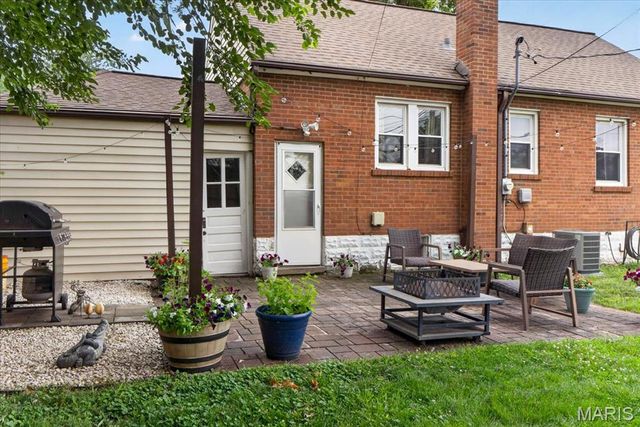 6235 Dexter Drive, St Louis, MO 63123