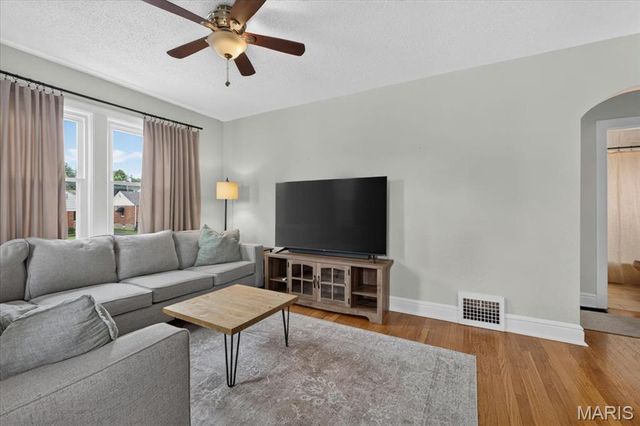6235 Dexter Drive, St Louis, MO 63123