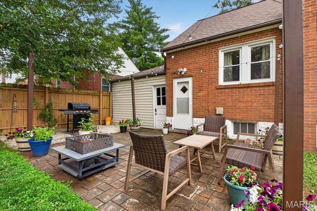 6235 Dexter Drive, St Louis, MO 63123