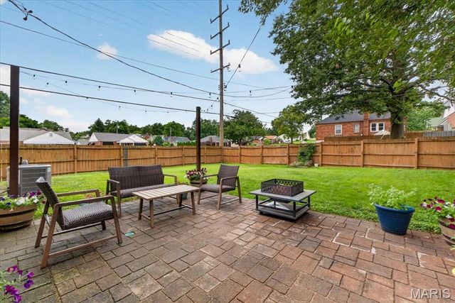 6235 Dexter Drive, St Louis, MO 63123