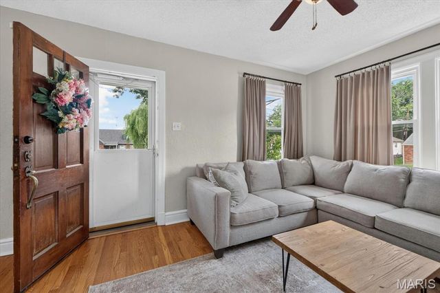 6235 Dexter Drive, St Louis, MO 63123