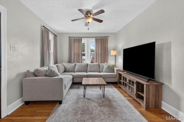 6235 Dexter Drive, St Louis, MO 63123
