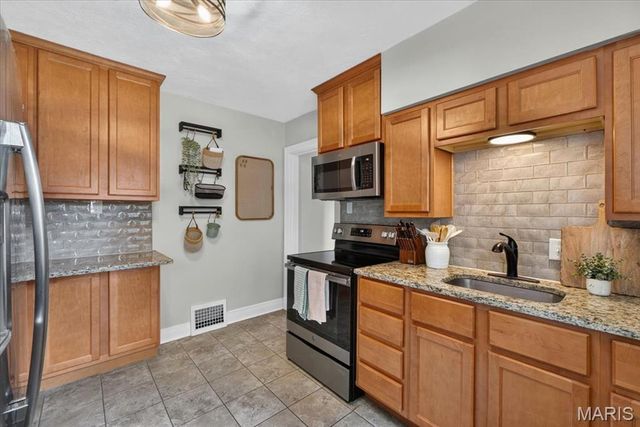 6235 Dexter Drive, St Louis, MO 63123