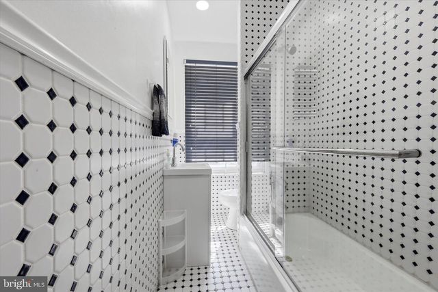 6034 LARCHWOOD AVE, Philadelphia, PA 19143