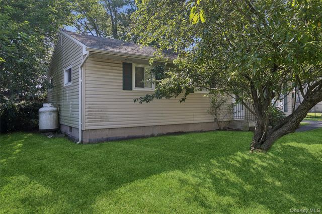 2719 Connecticut Avenue, Medford, NY 11763