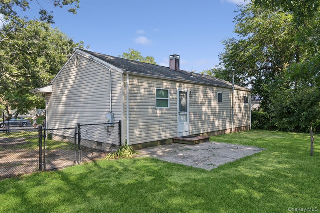 2719 Connecticut Avenue, Medford, NY 11763