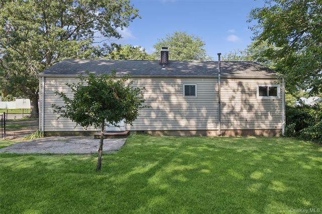 2719 Connecticut Avenue, Medford, NY 11763