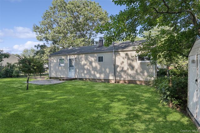 2719 Connecticut Avenue, Medford, NY 11763