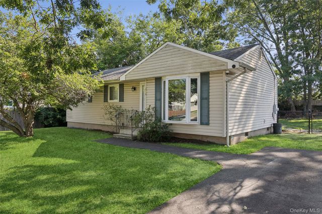 2719 Connecticut Avenue, Medford, NY 11763