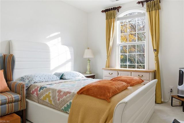 1072 Grand Oak LN, Virginia Beach, VA 23455