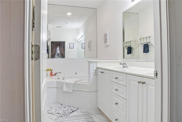 1072 Grand Oak LN, Virginia Beach, VA 23455