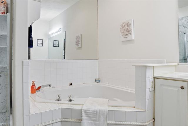 1072 Grand Oak LN, Virginia Beach, VA 23455