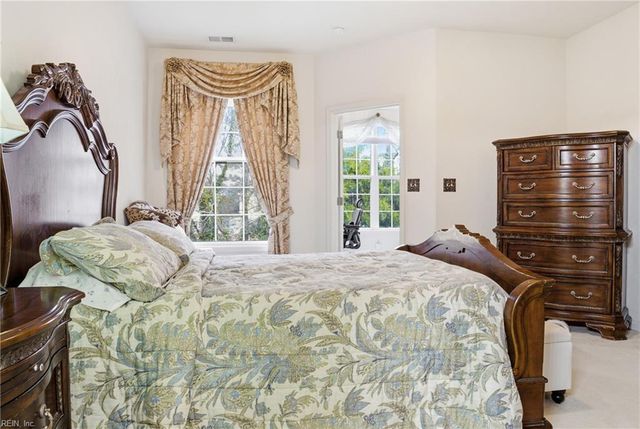 1072 Grand Oak LN, Virginia Beach, VA 23455