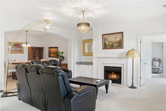 1072 Grand Oak LN, Virginia Beach, VA 23455