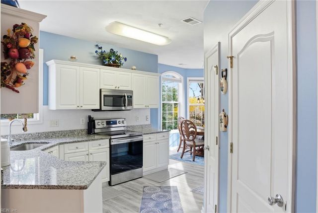 1072 Grand Oak LN, Virginia Beach, VA 23455