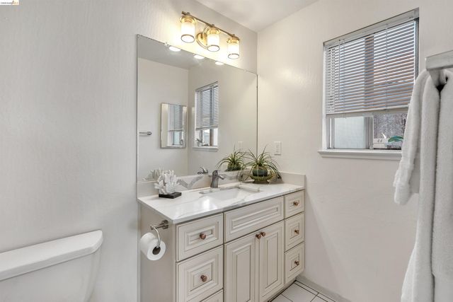 40 Las Moradas Cir, San Pablo, CA 94806