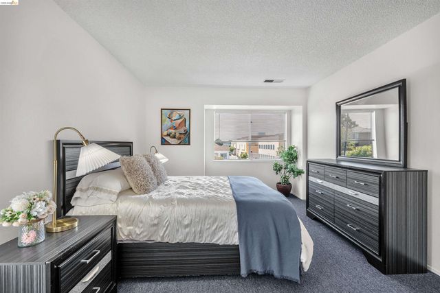 40 Las Moradas Cir, San Pablo, CA 94806