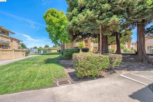 40 Las Moradas Cir, San Pablo, CA 94806