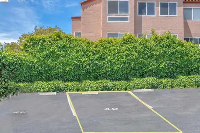 40 Las Moradas Cir, San Pablo, CA 94806