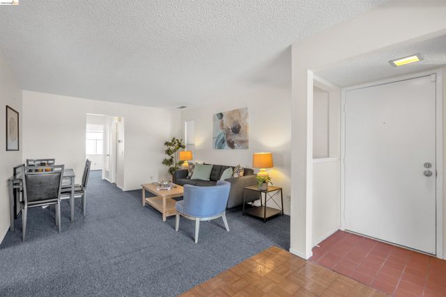 40 Las Moradas Cir, San Pablo, CA 94806