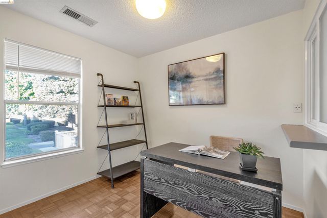 40 Las Moradas Cir, San Pablo, CA 94806