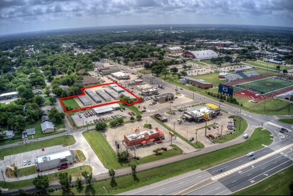 1505 W Neal Street, Commerce, TX 75428