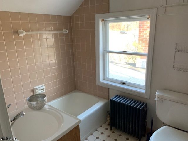 14 Hoffman Rd, Clinton Twp., NJ 08833
