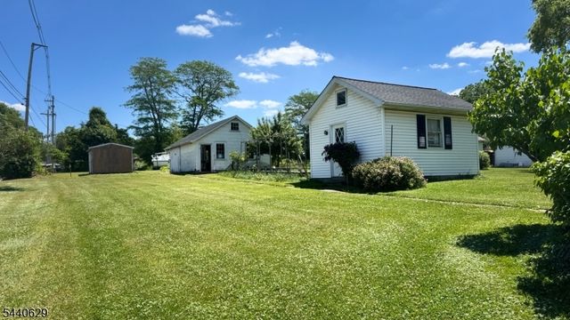 14 Hoffman Rd, Clinton Twp., NJ 08833