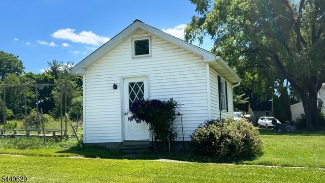 14 Hoffman Rd, Clinton Twp., NJ 08833