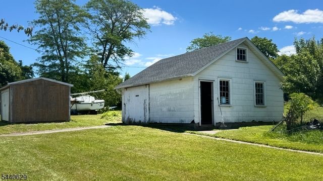 14 Hoffman Rd, Clinton Twp., NJ 08833