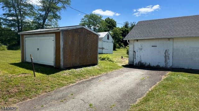 14 Hoffman Rd, Clinton Twp., NJ 08833