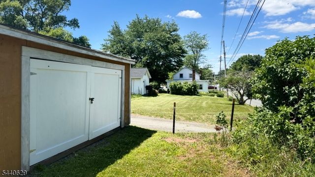 14 Hoffman Rd, Clinton Twp., NJ 08833