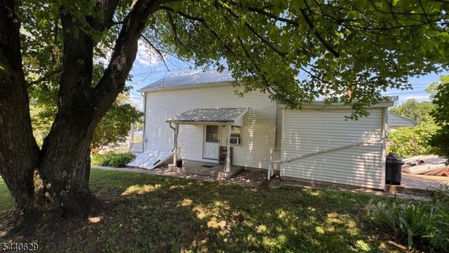 14 Hoffman Rd, Clinton Twp., NJ 08833