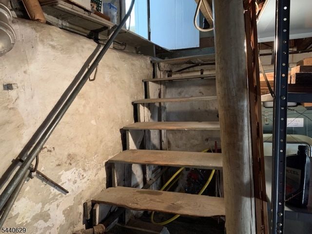 14 Hoffman Rd, Clinton Twp., NJ 08833