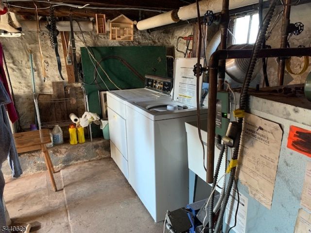 14 Hoffman Rd, Clinton Twp., NJ 08833