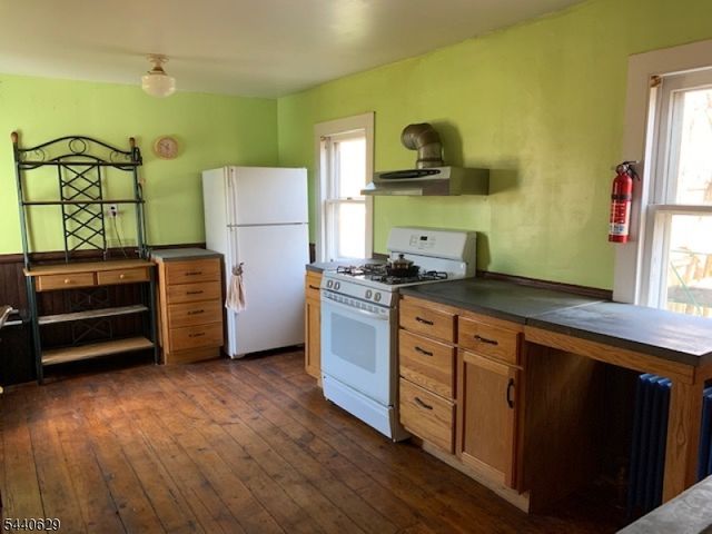 14 Hoffman Rd, Clinton Twp., NJ 08833