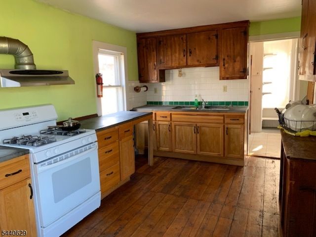 14 Hoffman Rd, Clinton Twp., NJ 08833