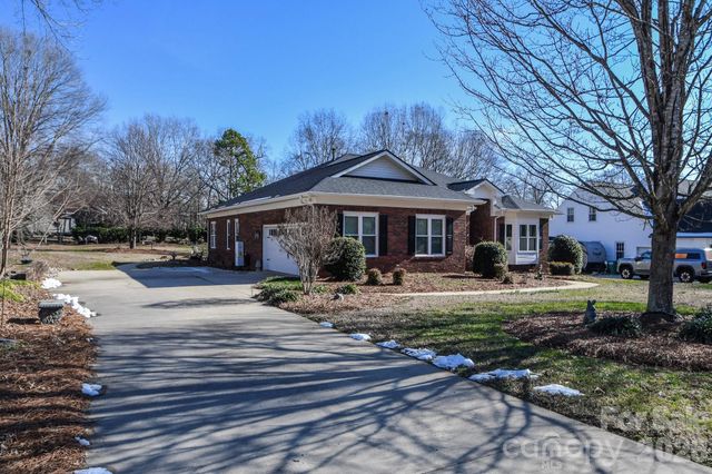 5314 Woodridge Drive, Wesley Chapel, NC 28110