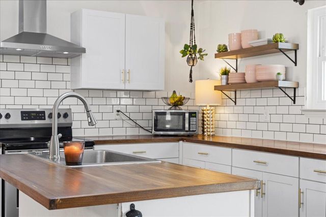 8724 Laredo Street, Navarre, FL 32566