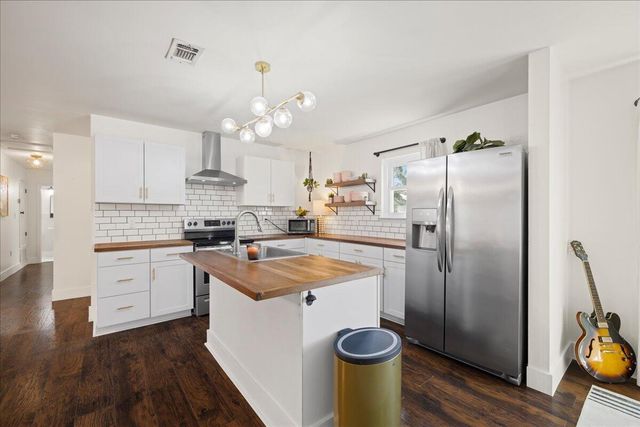 8724 Laredo Street, Navarre, FL 32566