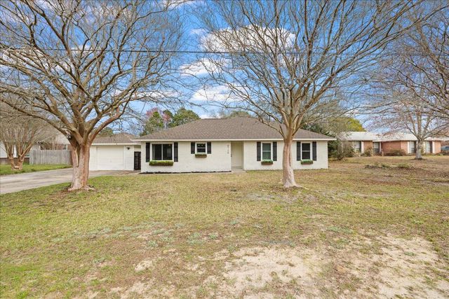 8724 Laredo Street, Navarre, FL 32566