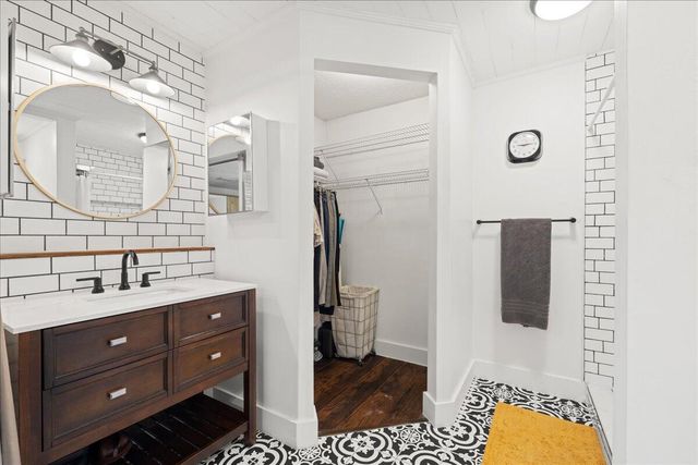 8724 Laredo Street, Navarre, FL 32566