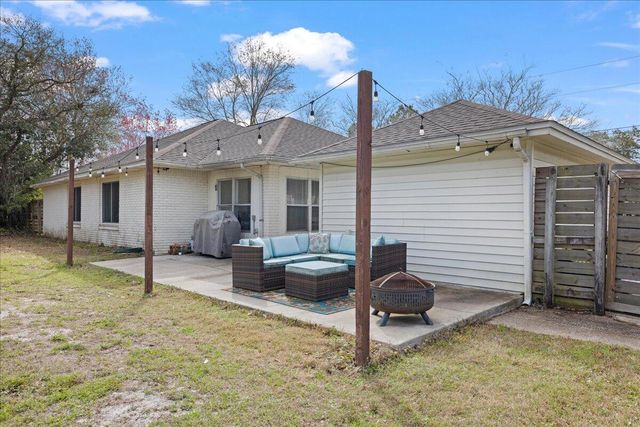 8724 Laredo Street, Navarre, FL 32566