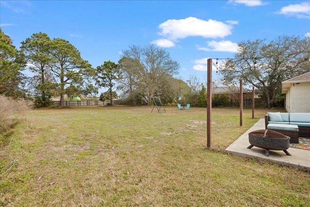 8724 Laredo Street, Navarre, FL 32566