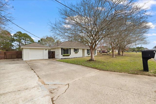 8724 Laredo Street, Navarre, FL 32566