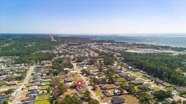 8724 Laredo Street, Navarre, FL 32566