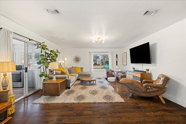 8724 Laredo Street, Navarre, FL 32566